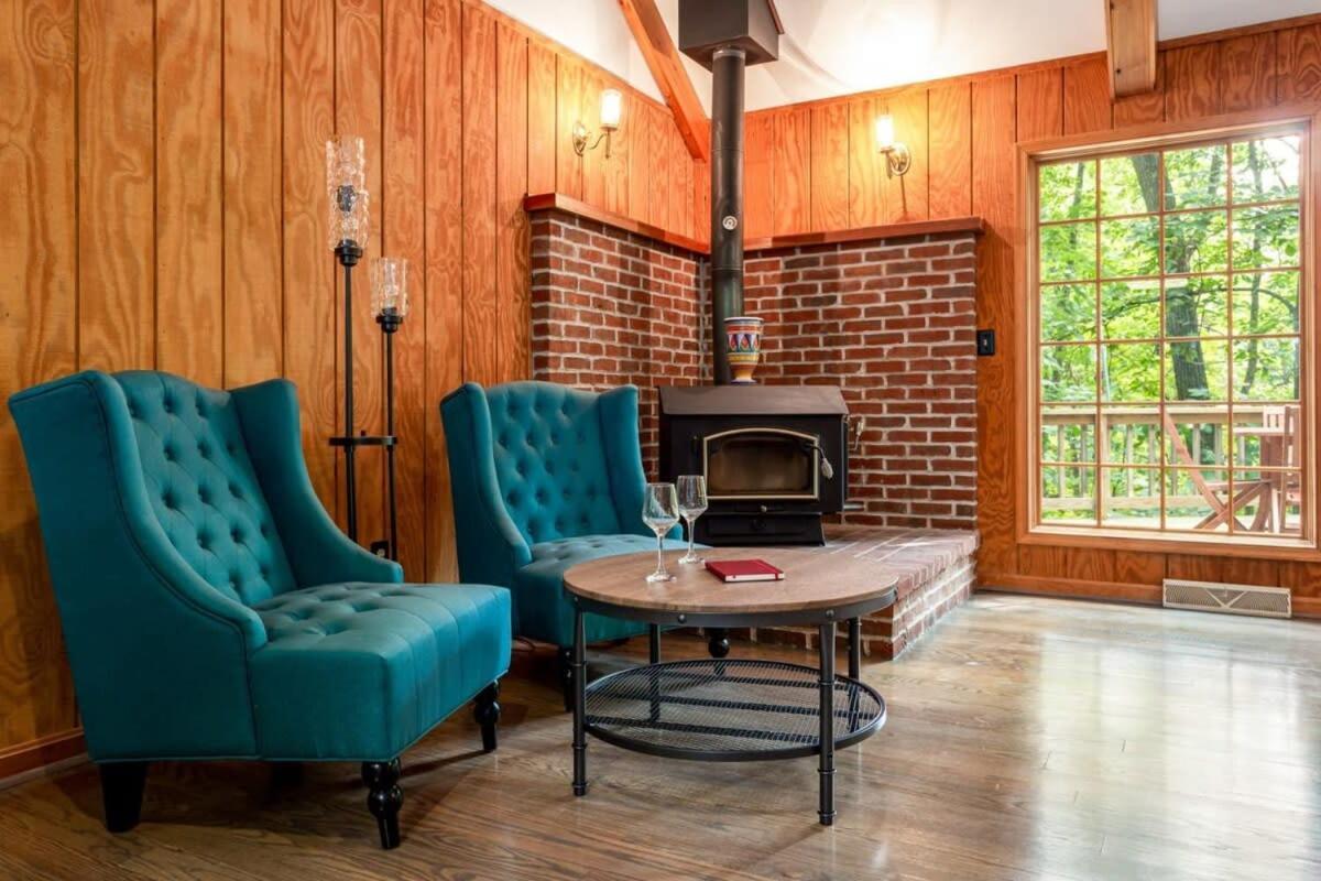 Huge Cabin W Hot Tub, Deck, Grill, Fire Pit, Wifi Berkeley Springs Exterior photo