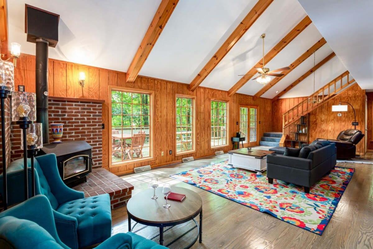 Huge Cabin W Hot Tub, Deck, Grill, Fire Pit, Wifi Berkeley Springs Exterior photo
