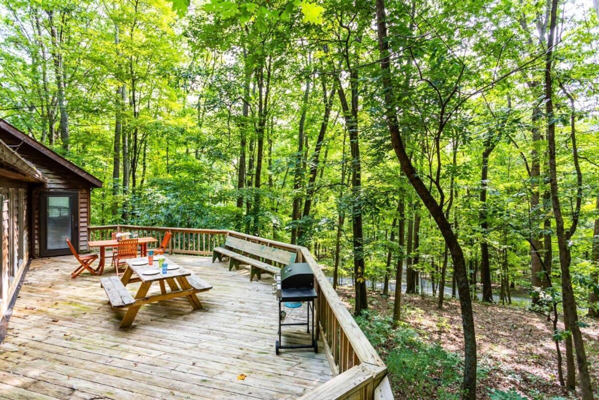 Huge Cabin W Hot Tub, Deck, Grill, Fire Pit, Wifi Berkeley Springs Exterior photo